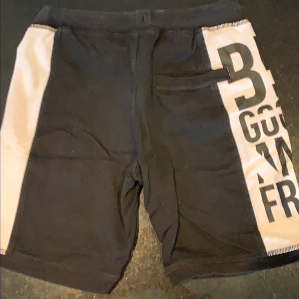 Shorts - Picture 3 of 3